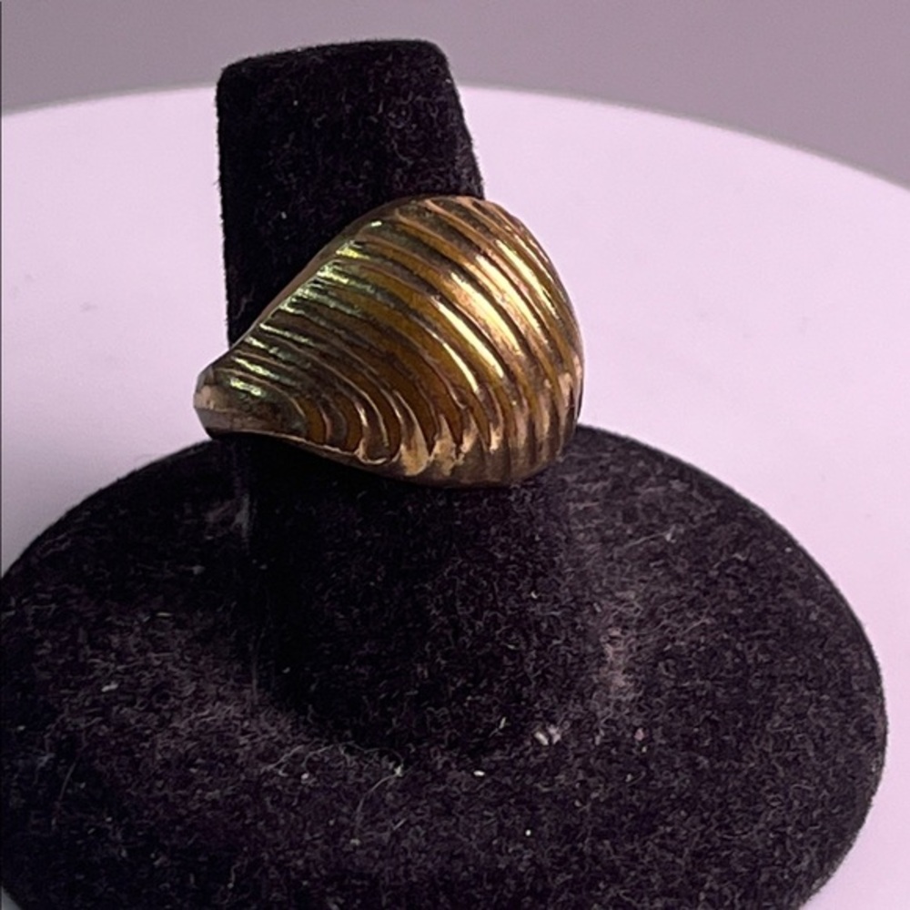 10KT GF ESPO Elegant Gold Shrimp Ring Croissant Dome Ring Ribbed Design